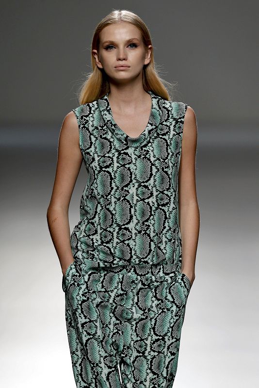 DESFILE DE ANGEL SCHLESSER