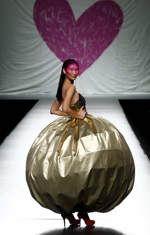 DESFILE DE AGATHA RUIZ DE LA PRADA