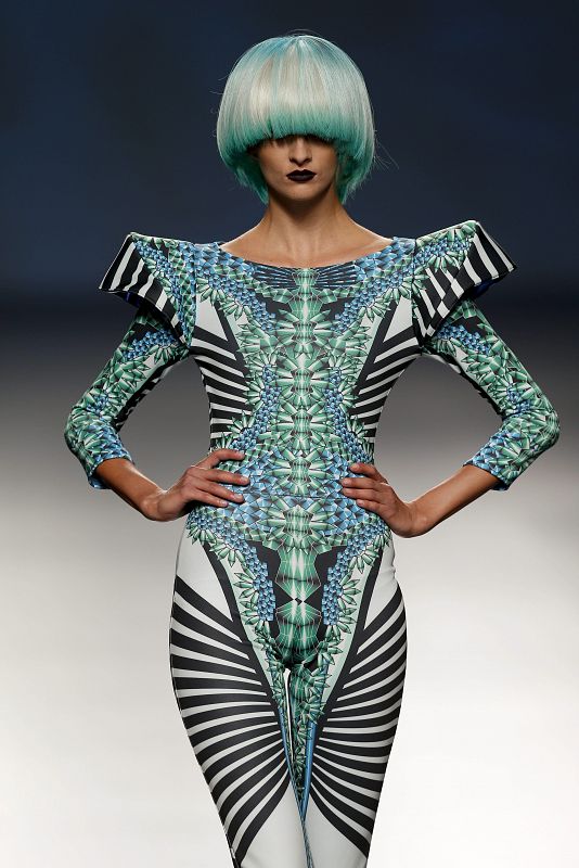 DESFILE DE MAYA HANSEN