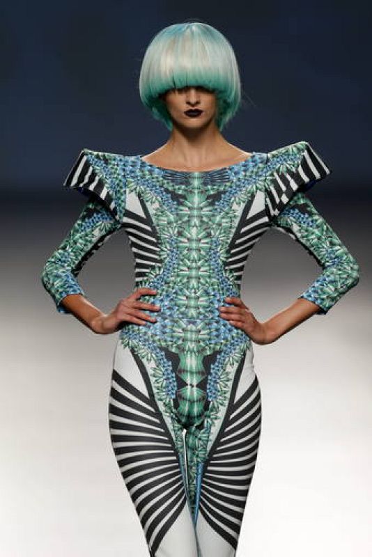 DESFILE DE MAYA HANSEN