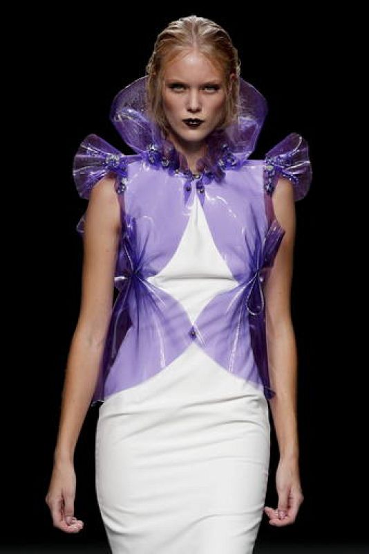 DESFILE DE MARÍA BARROS