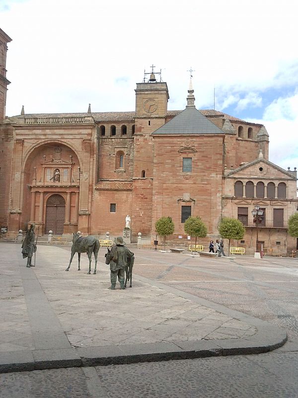 Plaza con la iglesia de San Andrés