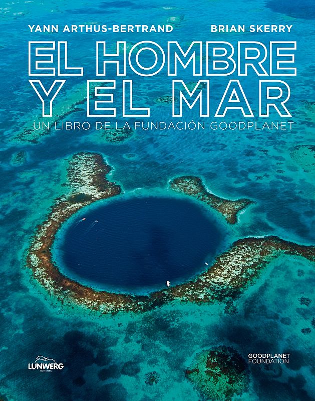 Portada del libro 'El hombre y el mar', de Yann Arthus Bertrand y Brian Skerry