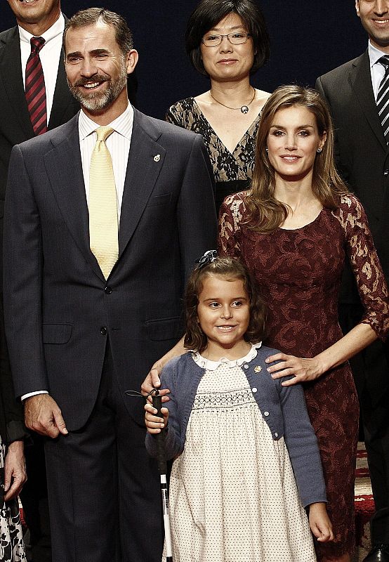 UNA NIÑA INVIDENTE PROTAGONIZA LA "FOTO DE FAMILIA" DE LOS PREMIOS PRÍNCIPE