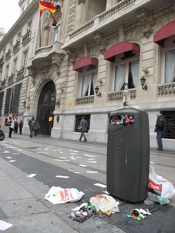 Imagen del Casino de Madrid, en la calle Alcalá, el cuarto día de huelga de la limpieza