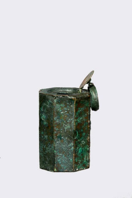 Un tintero de bronce que se puede ver en la exposición.