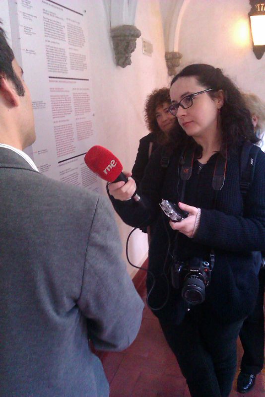 Lourdes Castro conversa con Bruno Martinho, conservador del Palacio da Pena (Sintra)