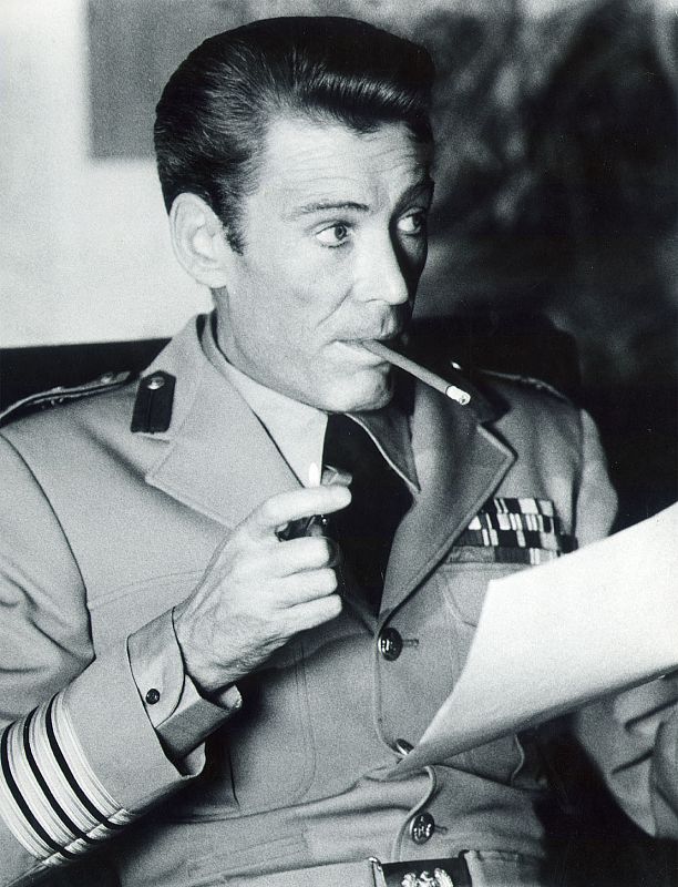 Peter O'Toole vestido de militar (archivo año 2000.