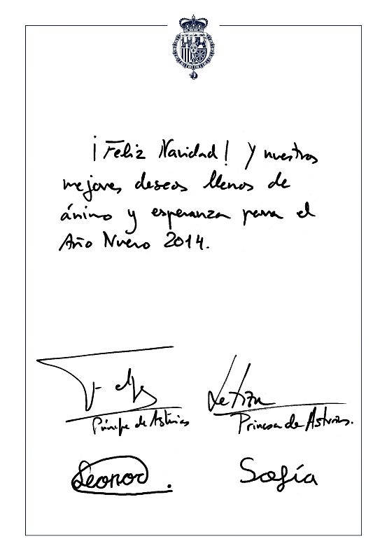 En el texto, los príncipes y sus hijas, las infantas Leonor y Sofía, transmiten sus "mejores deseos de ánimo y esperanza para el Año Nuevo 2014".