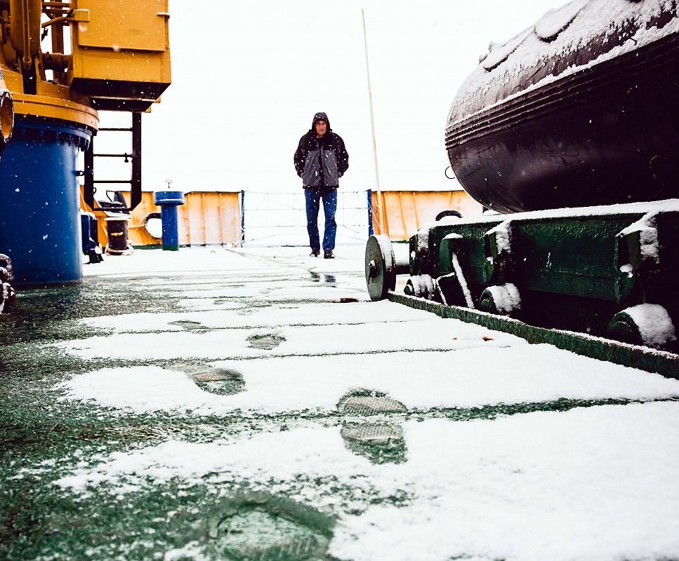 Tripulante del barco ruso atrapado en la Antártida