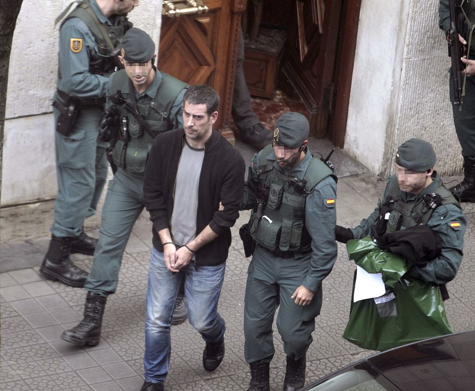 Entre los detenidos en Bilbao está Egoitz López de la Calle (3d).