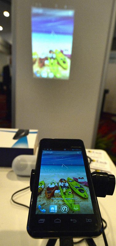 Un teléfono proyector inteligente Ayane QS4