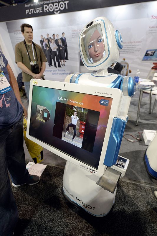 Detalle de un robot que ofrece un servicio inteligente las 24 horas