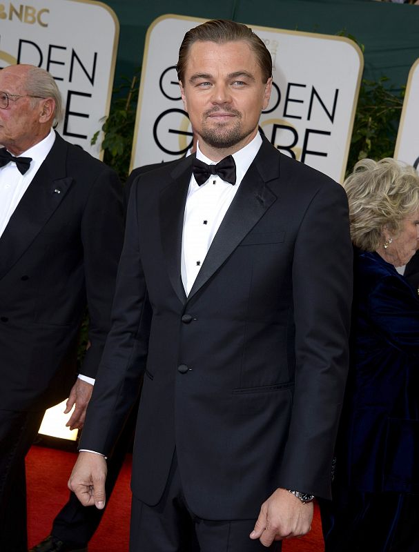 Leonardo DiCaprio ('El lobo de Wall Street') hace aparición en la alfombra roja de los Globos de Oro.