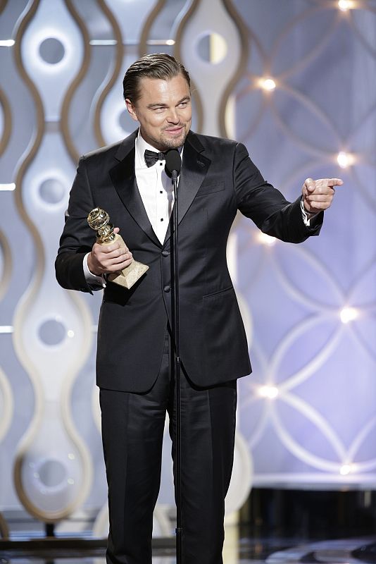 Leonardo DiCaprio  recoge el premio de  mejor actor de comedia por la película 'El lobo de Wall Street'.