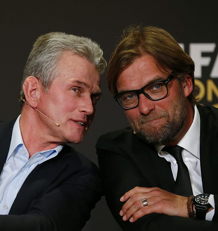 Jupp Heynckes y Juergen Klopp durante la conferencia del Balón de Oro 2013 en Zurich.