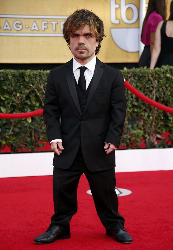 El actor Peter Dinklage, de la serie de televisión "Juego de Tronos" en la alfombra roja de la vigésima edición de los Screen Actors Guild Awards, en Los Angeles, California