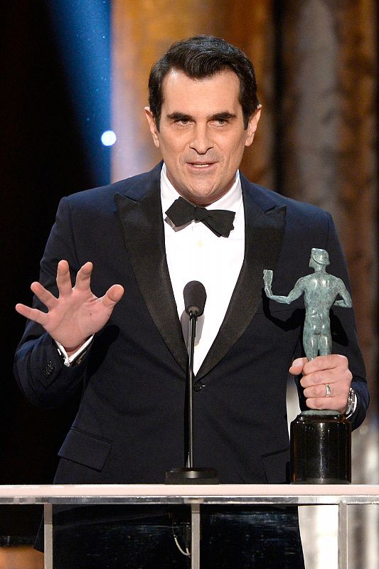 El actor Ty Burrell recibe el premio de Mejor Actor de Series de Comedia por su papel de Phil Dunphy en la serie "Modern Family"