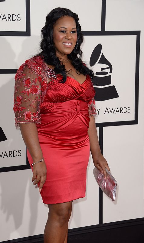 la cantautora Makeba Riddick en su llegada a la 56 edición de los premios Grammy en el Staples Center de Los Angeles.