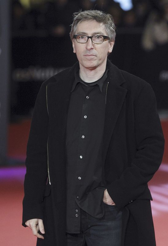 El director de cine, David Trueba, a su llegada a la gala de los premios de la Asociación de Informadores Cinematográficos de España.