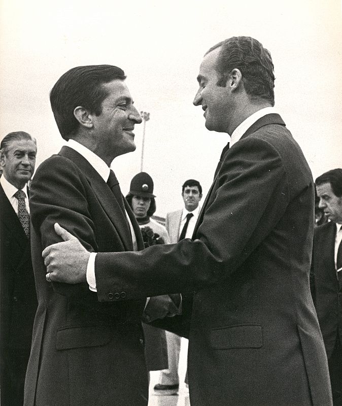 Adolfo Suárez con el rey en 1977