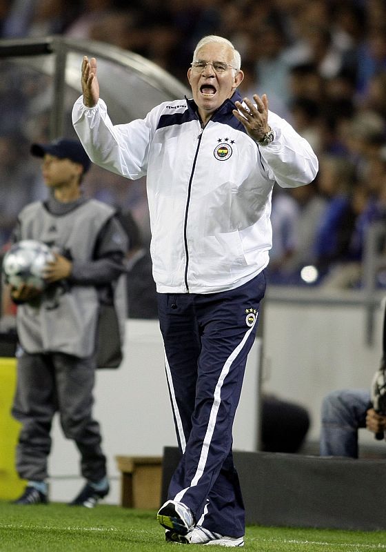 File photo of coach Luis Aragones during their Champions League soccer match in Porto