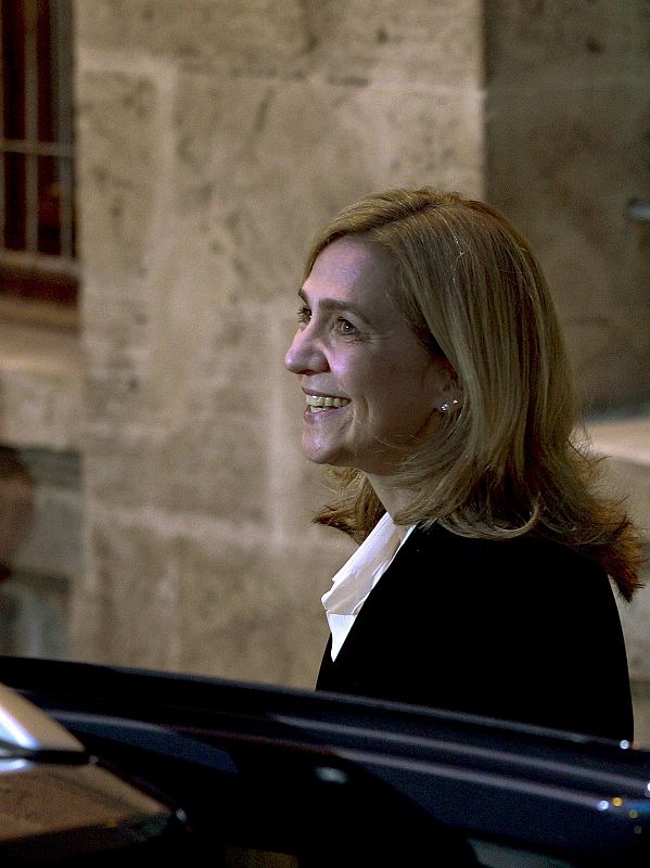 LA INFANTA CRISTINA ABANDONA LOS JUZGADOS TRAS 6 HORAS DE DECLARACIÓN