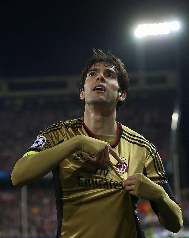 Kaka celebra el empate frente al Atlético de Madrid tras un remate certero de cabeza.