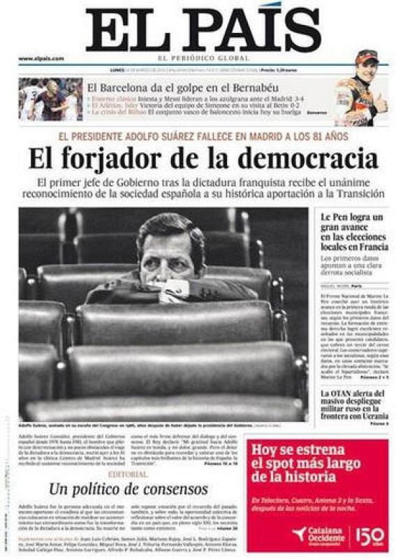Una fotografia de Adolfo Suárez sentado solo en su escaño del Congreso abre la primera página de 'El Pais' que titula: "El forjador de la democracia" y añade que el primer jefe de Gobierno tras la dictadura franquista recibe el reconocimiento de la s