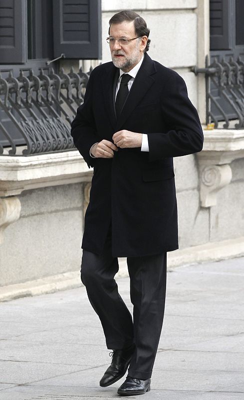 El presidente del Gobierno, Mariano Rajoy, a su llegada al Congreso de los Diputados que acoge la capilla ardiente del expresidente del Gobierno Adolfo Suárez, cuyos restos mortales serán recibidos con honores militares.