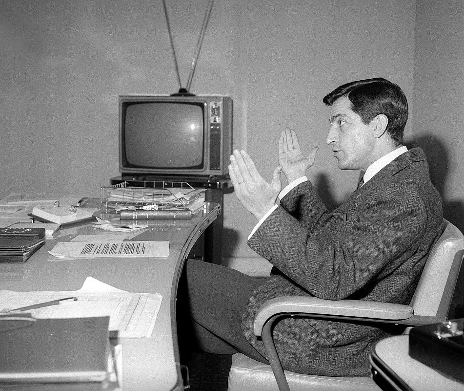 Adolfo Suárez, durante una entrevista cuando era director de la primera cadena de TVE, en el año 1965.