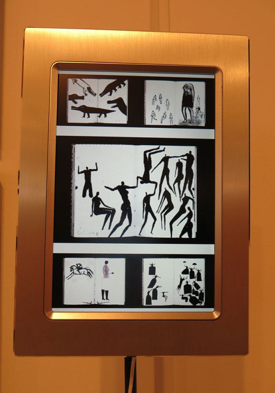 Una de las pantallas digitales que explican el proceso de trabajo de Javier Zabala