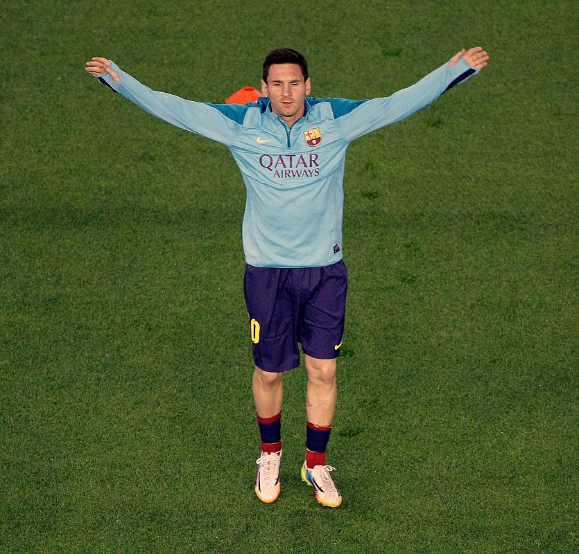 El delantero argentino del FC Barcelona, Lionel Messi, durante el precalentamiento previo al partido.