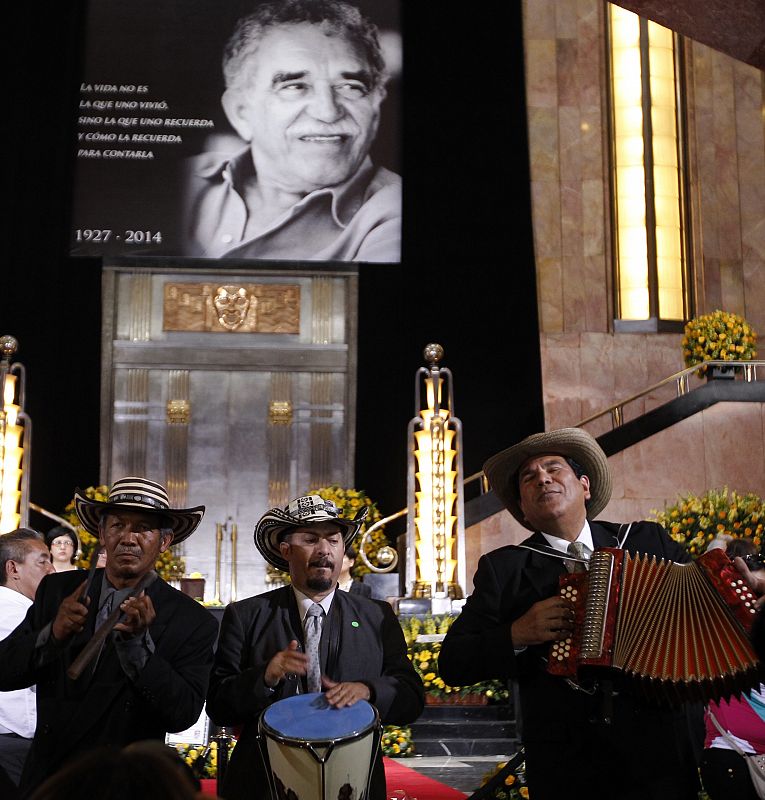 Un grupo de música vallenata ha participado en el homenaje al escritor colombiano.