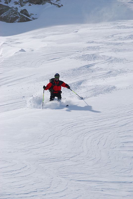 Las buenas condiciones de la nieve permiten realizar un espectacular descenso.