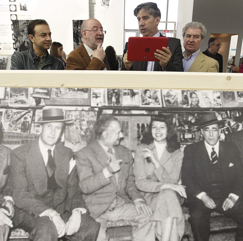 La exposición narra lo que ha sido su evolución como agencia de prensa y también lo que ha ocurrido en España y en el mundo en estos 15 lustros.