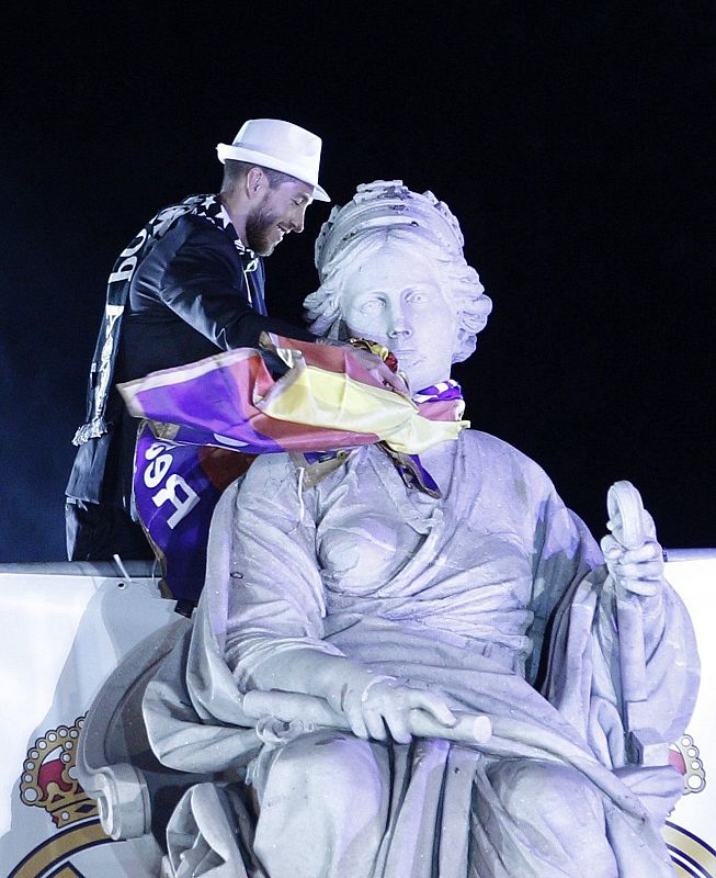 REAL MADRID CELEBRAN EN LA PLAZA DE CIBELES COPA EUROPA