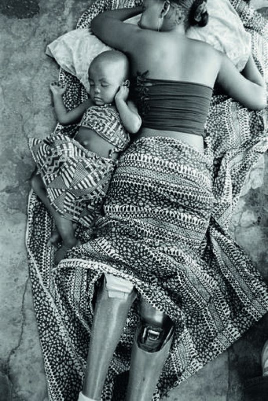  Sofía y Alia Massaca, Mozambique 2007