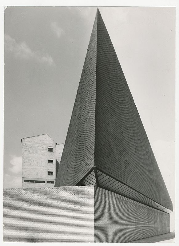 Iglesia y centro parroquial Nuestra Señora de los Ángeles, Vitoria, 1960