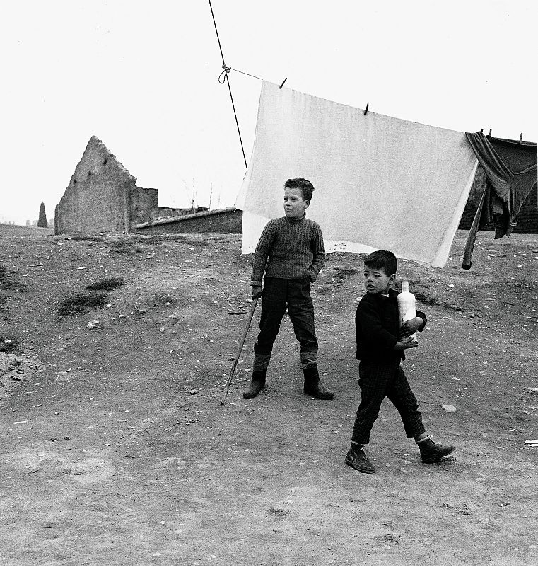 Gabriel Cualladó. Niño con botella