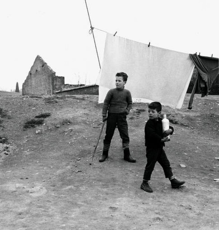  Gabriel Cualladó. Niño con botella