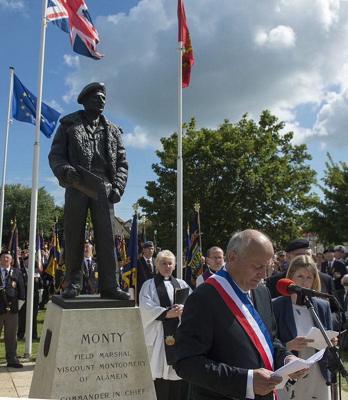 CARLOS Y CAMILLA ACUDEN A ACTOS POR ANIVERSARIO DEL DESEMBARCO DE NORMANDÍA