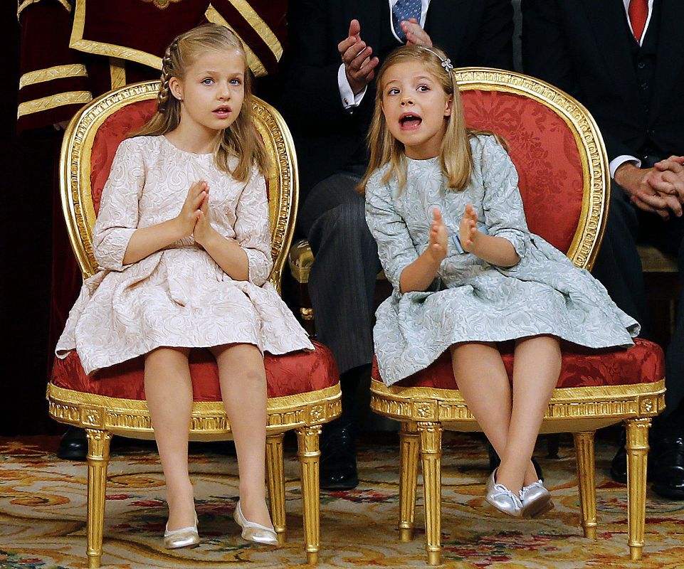 La princesa de Asturias y la infanta Sofía durante la solemne ceremonia de prclamación de Felipe VI