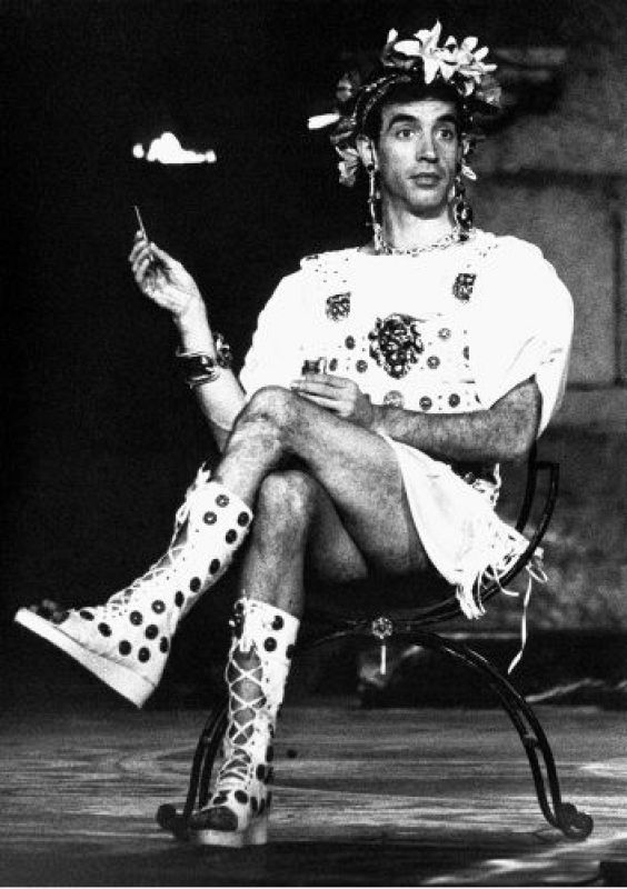 Imanol Arias en el papel de Calígula (1990)