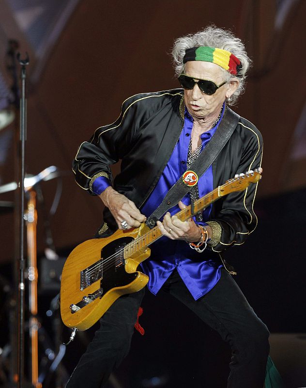 El guitarrista de Rolling Stones, Keith Richards, durante el concierto ofrecido en el estadio Santiago Bernabéu, en Madrid.