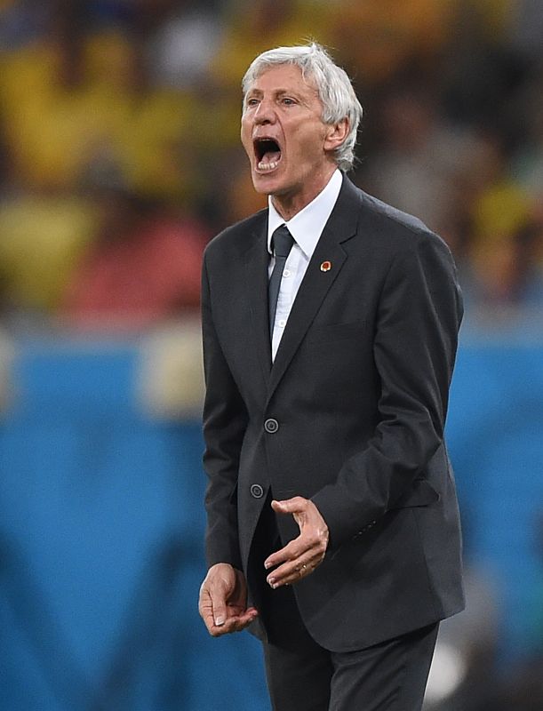 Imagen del entrenador argentino de Colombia José Pekerman en la banda.