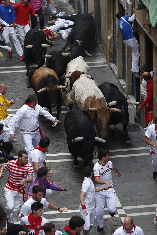 CUARTO ENCIERRO DE LOS SANFERMINES RÁPIDO, CON DOS CORNEADOS