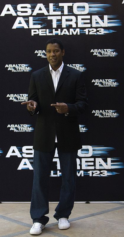 U.S. actor Washington gestures during a photocall to promote his lastest film "The Taking of Pelham 123" in Madrid