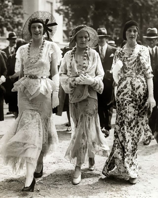 Mujeres en una fotografia de los años 30