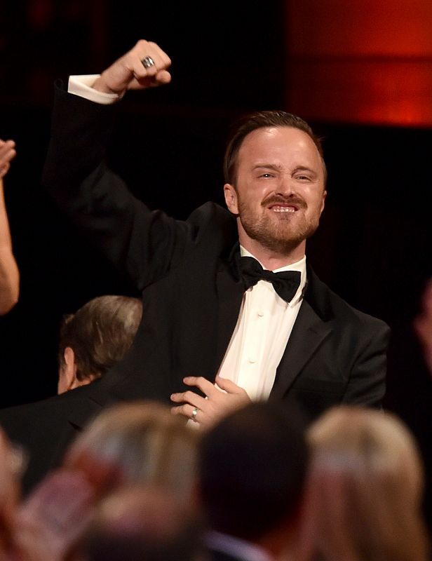 Aaron Paul celebra que su compañero en 'Breaking Bad', Bryan Cranston, gane el premio a mejor actor dramático